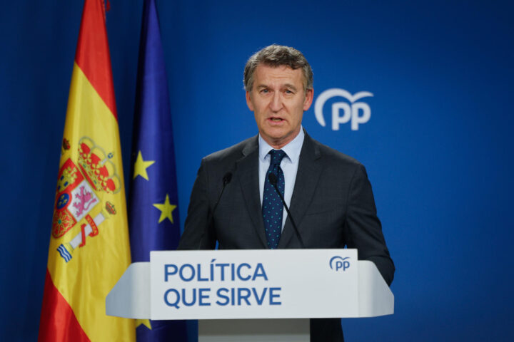 Alberto Núñez Feijóo, en un moment de la conferència de premsa (fotografia: EFE / Sergio Pérez).