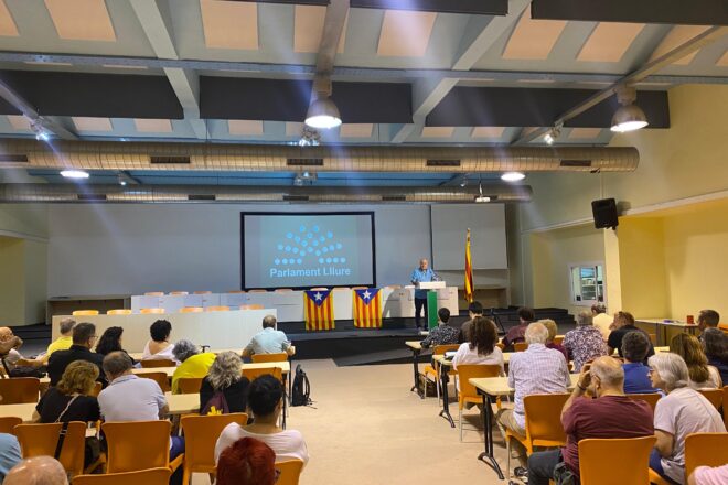 Joan Carretero presenta, sense gaires concrecions, el projecte del Parlament Lliure