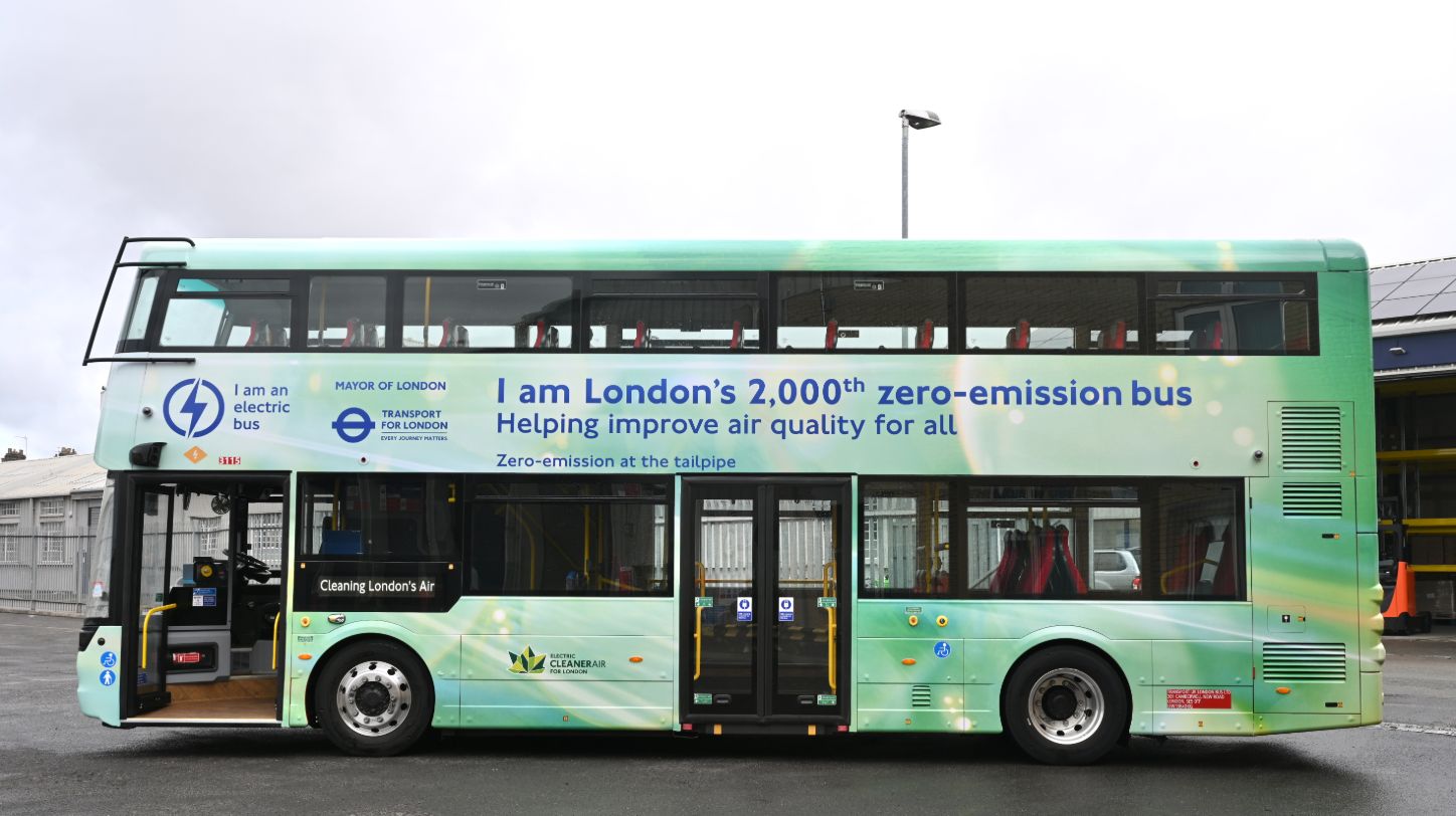 La capital anglesa ha arribat als dos mil busos de zero emissions.
