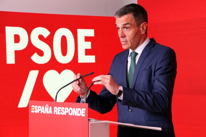 Sánchez prova de reduir l’escàndol