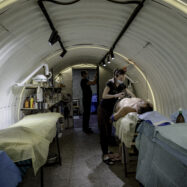 Els hospitals ucraïnesos, desprotegits dels atacs russos, es refugien sota terra
