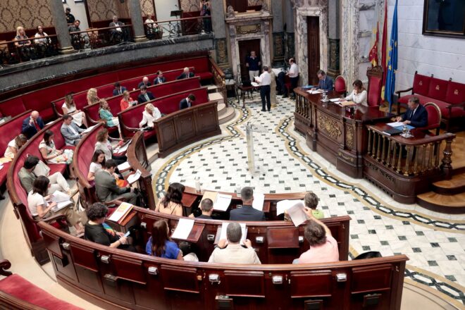 PP i Vox imposen l’accent tancat i la denominació en castellà de València