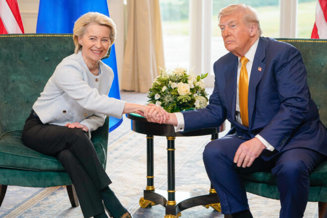 Trump clava un bon mastegot a una Europa acovardida