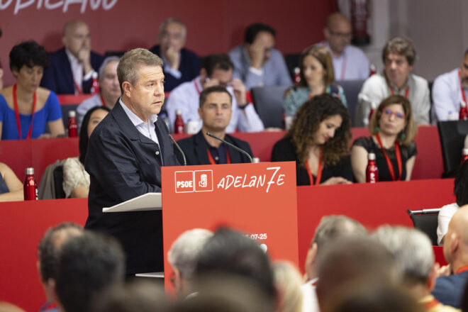 [ÀUDIO] García-Page i Puente converteixen el comitè del PSOE en una batalla campal