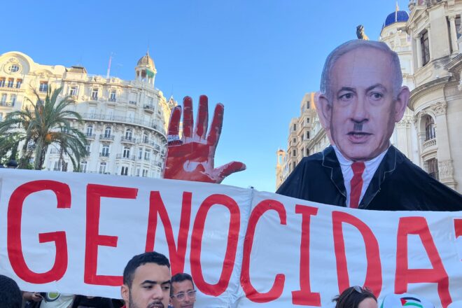 Concentració a València per a denunciar el genocidi a Gaza i reclamar mesures immediates al govern espanyol