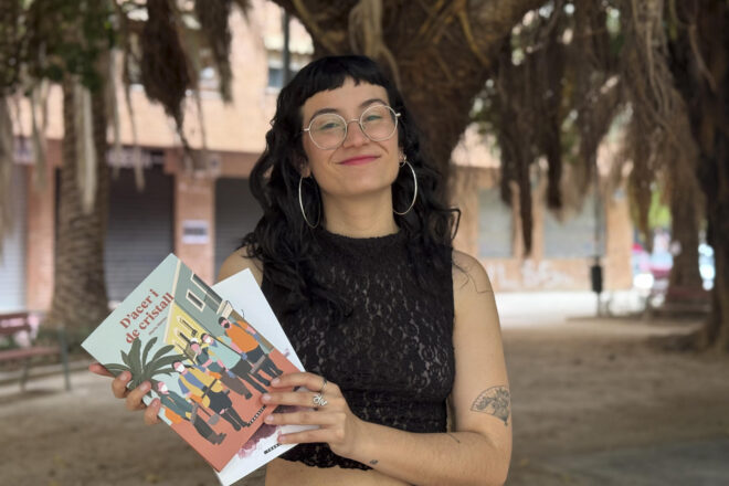 La solidaritat dels joves voluntaris durant gota freda s’immortalitza al llibre ‘D’acer i de cristall’