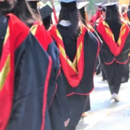 “És un requisit més”: per als joves xinesos, un màster sovint és l’única manera de trobar feina