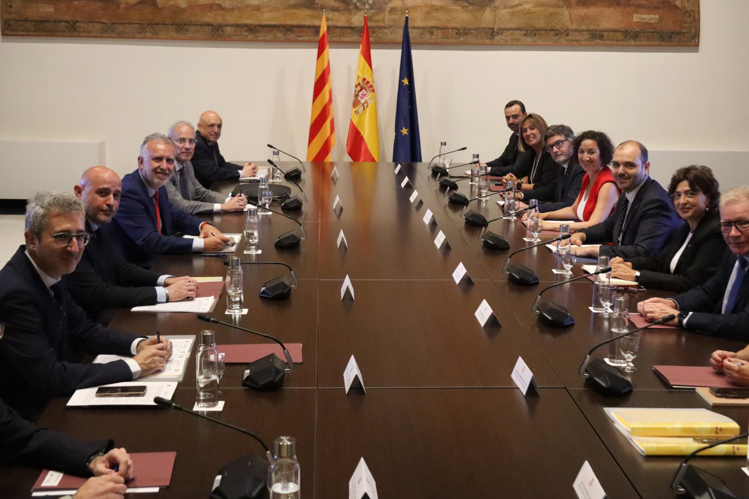 Els membres de la comissió bilateral Estat-Generalitat, reunits al Palau de la Generalitat (fotografia: ACN).