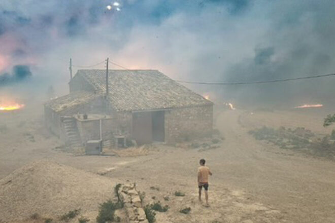 “Sembla que les masies no existim”: la impotència d’un pagès de Coscó després de l’incendi