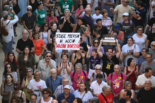 La novena manifestació contra Mazón desborda Catarroja: “No pararem fins que se’n vaja”