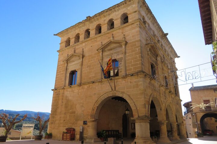 Ajuntament d'Arnes
