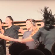 El vídeo del número que ridiculitza el català en un acte de l’Ajuntament de Barcelona sobre discriminacions