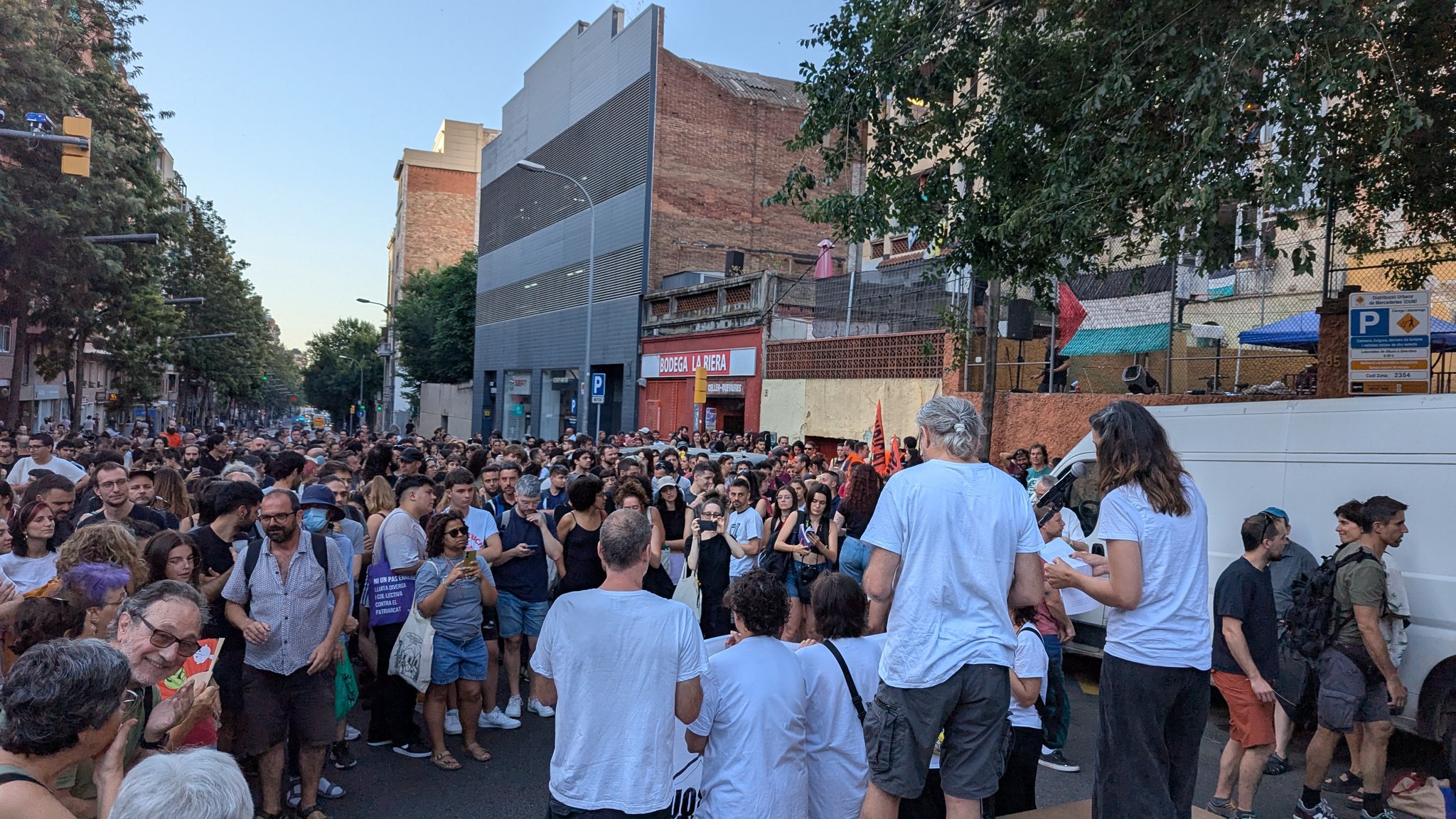 La concentració a l'avinguda de Vallcarca (fotografia: CNT).