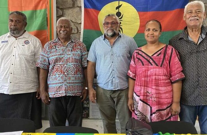 L'equip negociador del FLNKS: Emmanuel Tjibaou, Roch Wamytan, Omayra Naisseline, Mickael Forres i Aloisio Sako