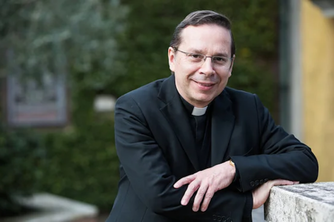 El número dos de l’Opus Dei, acusat formalment per tràfic de dones a l’Argentina