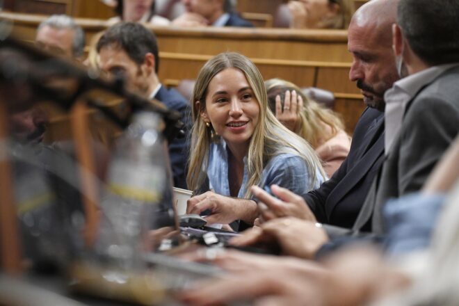 La diputada del PP espanyol que va falsificar el seu currículum anuncia que dimiteix tots els càrrecs