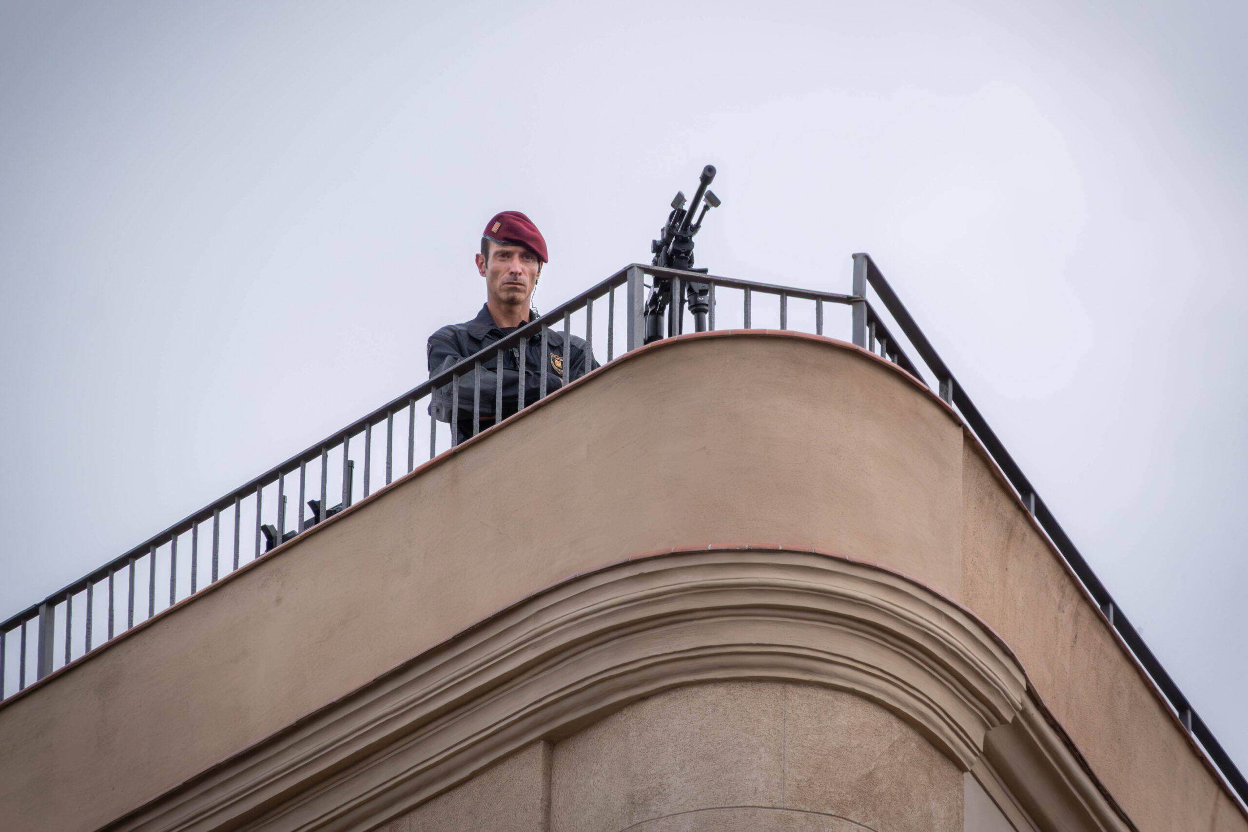 El rifle dalt el Liceu (fotografia: Júlia Partal).