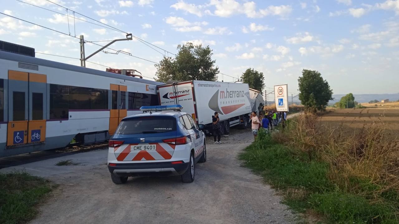 Un moment de l'impacte (fotografia: Protecció Civil).