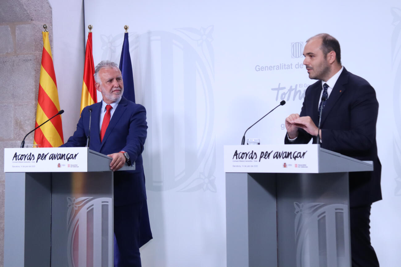 El ministre Ángel Víctor Torres i el conseller Albert Dalmau, durant la roda de premsa després de la Comissió Bilateral (fotografia: ACN).