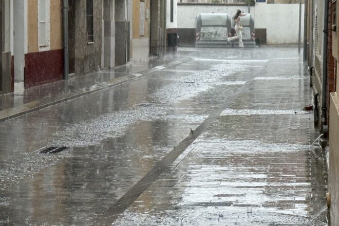 Tempestes violentes i amb pedra descarreguen amb força sobre el Maresme i el Vallès