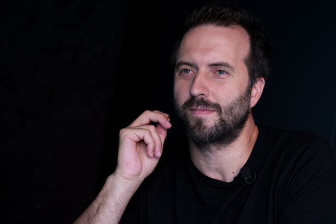 Eloy Calvo: “M’encantaria tirar-ho tot per la borda i anar-me’n a viure en una furgoneta, però no puc”