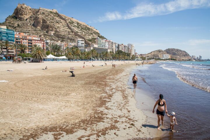 La platja d'Alacant (fotografia: Europa Press / Joaquín Reina).