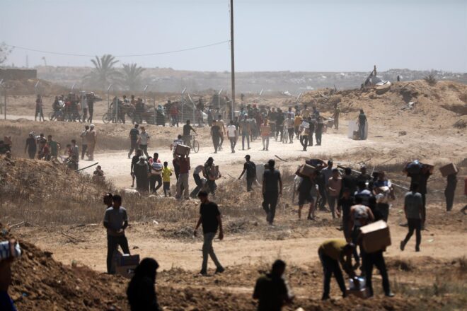 Metges palestins denuncien 34 morts i més de 160 ferits per trets israelians en un repartiment d’ajuda a Gaza