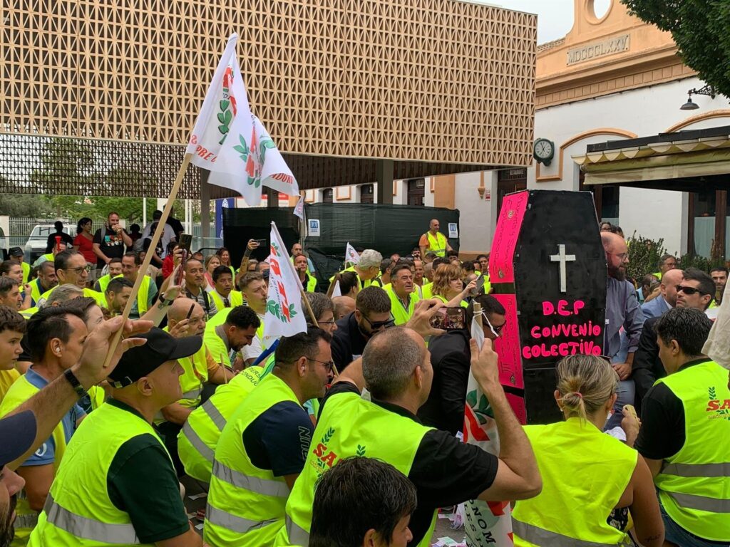 Comença la vaga indefinida dels treballadors del TIB a Mallorca, Menorca i Eivissa