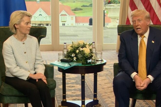 Trump i Von der Leyen arriben a un acord per imposar un 15% d’aranzels a la Unió Europea