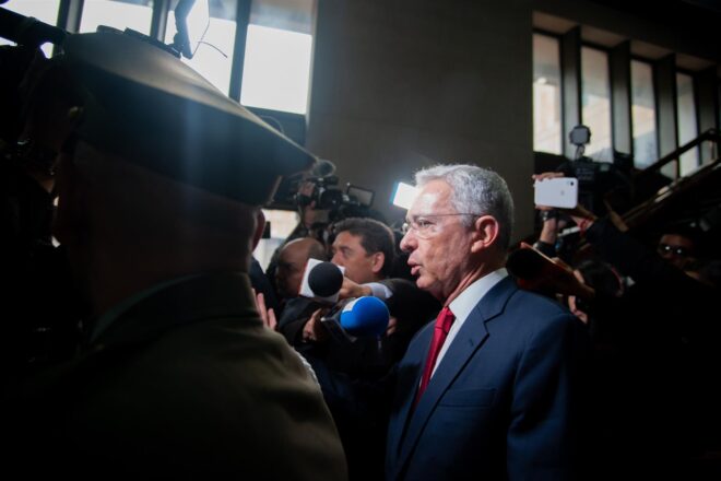 Declaren culpable l’ex-president colombià Álvaro Uribe de suborn de testimonis i frau processal