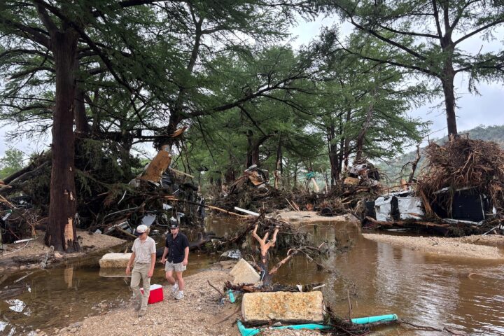 Aixi ha acabat el càmping Blue Oak, al comtat de Kerr (Texas) (fotografia: Arelis Hernandez / The Washington Post).