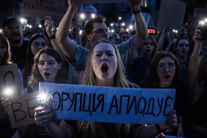Esclata una onada de protestes a Ucraïna pels canvis en la lluita contra la corrupció