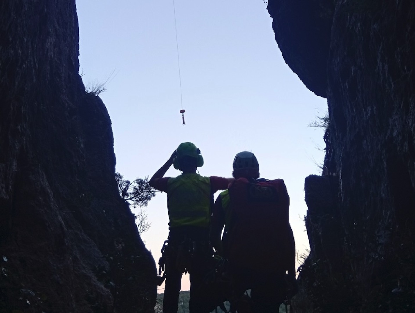 Imatge de l'operatiu de rescat dels bombers