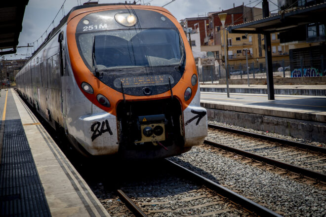 Tall ferroviari entre Tarragona i Sant Vicenç de Calders per una possible fuita de gas en un tren de mercaderies
