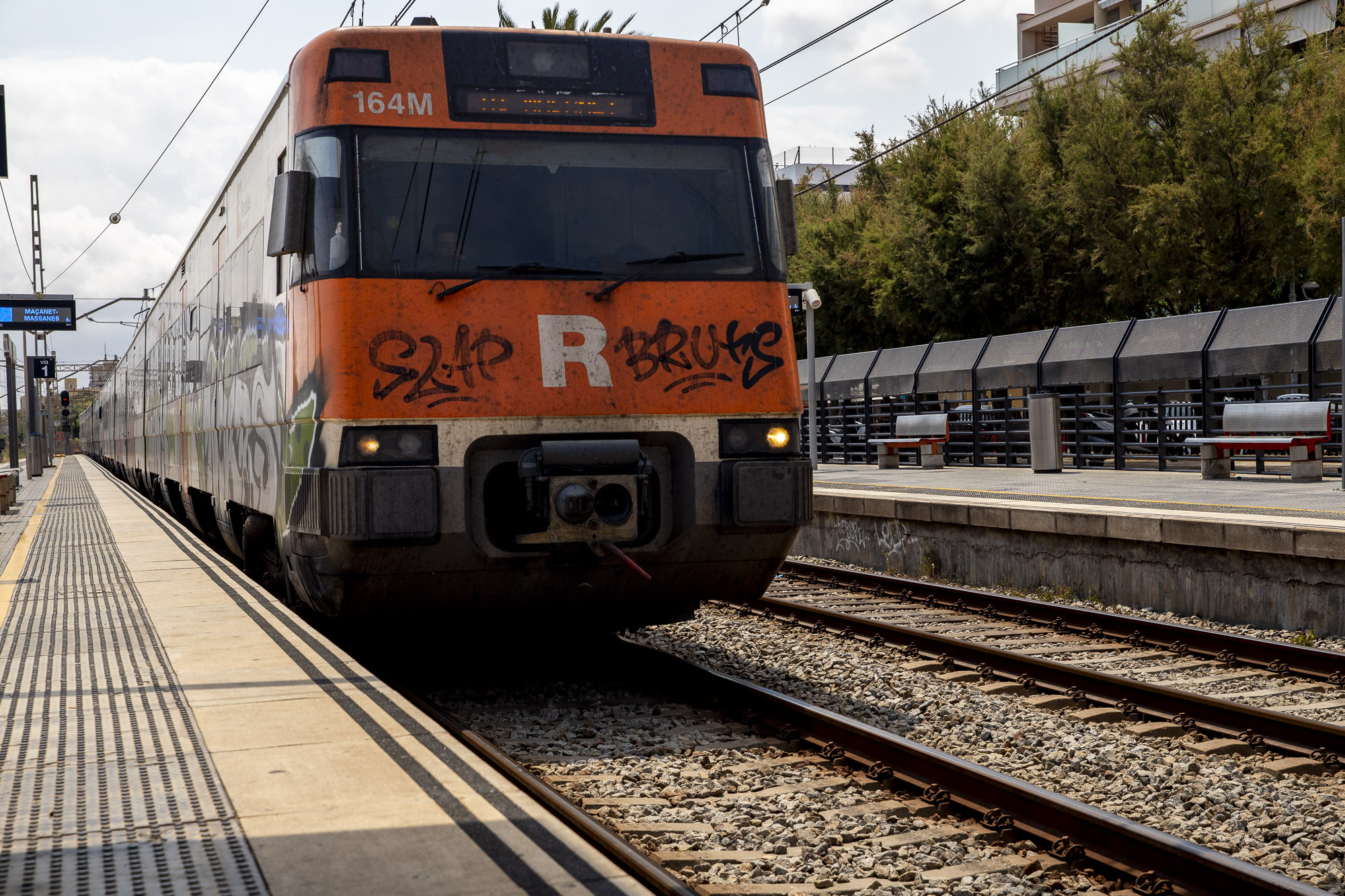 Un tren avariat a Bellvitge-Gornal causa retards de més de vint minuts als trens regionals sud