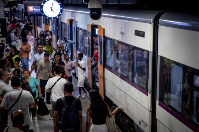 Aturades totes les línies de Rodalies de Catalunya per una avaria a l’estació de Sants