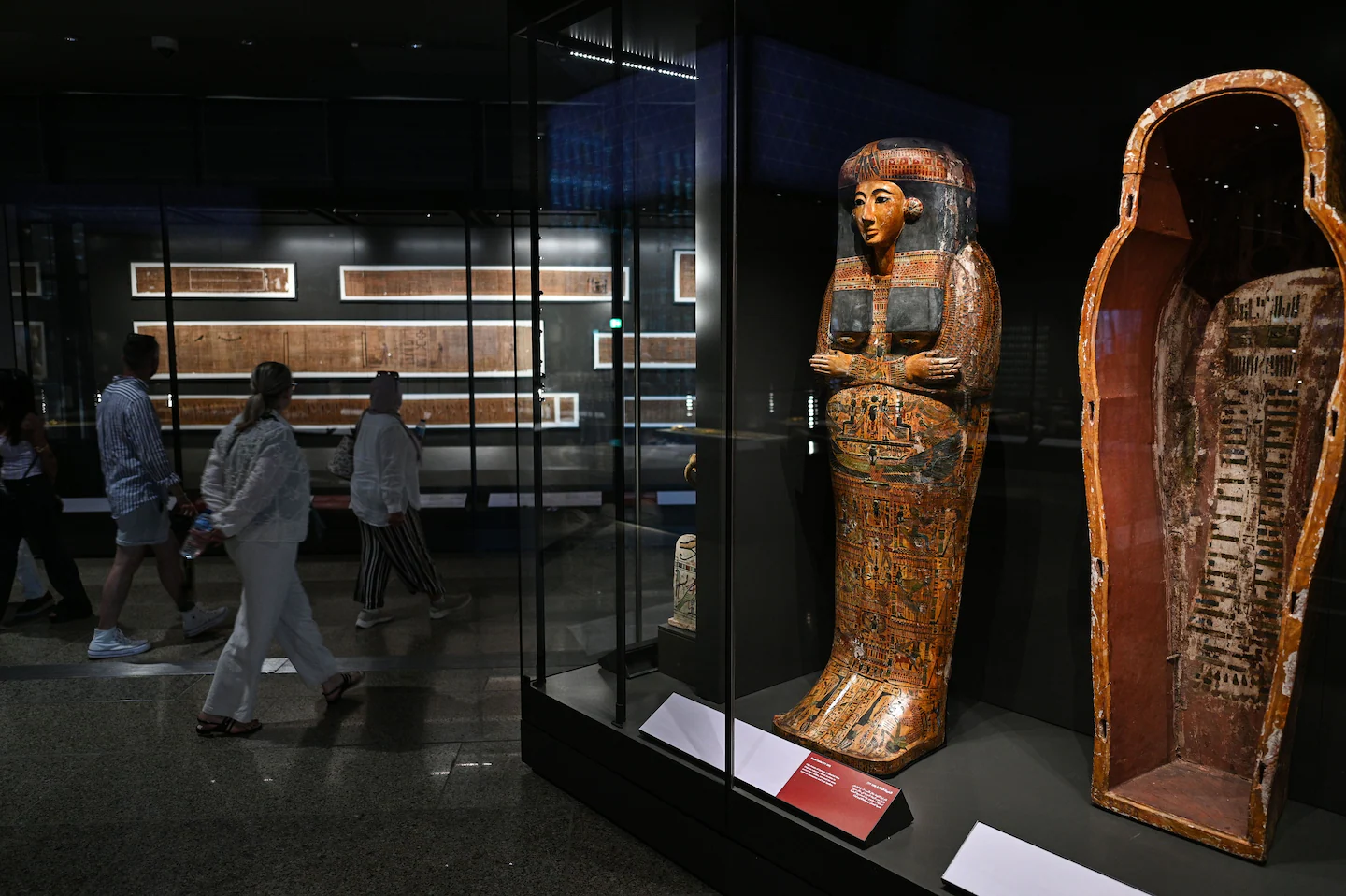 Visitants al Gran Museu Egipci de Guiza, a Egipte, el mes passat (fotografia: Mohamed Hossam/Efe).