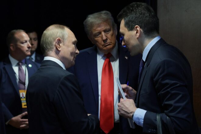 La cimera Trump-Putin passa de la catifa vermella i l’entusiasme a un adéu precipitat i sense resultats