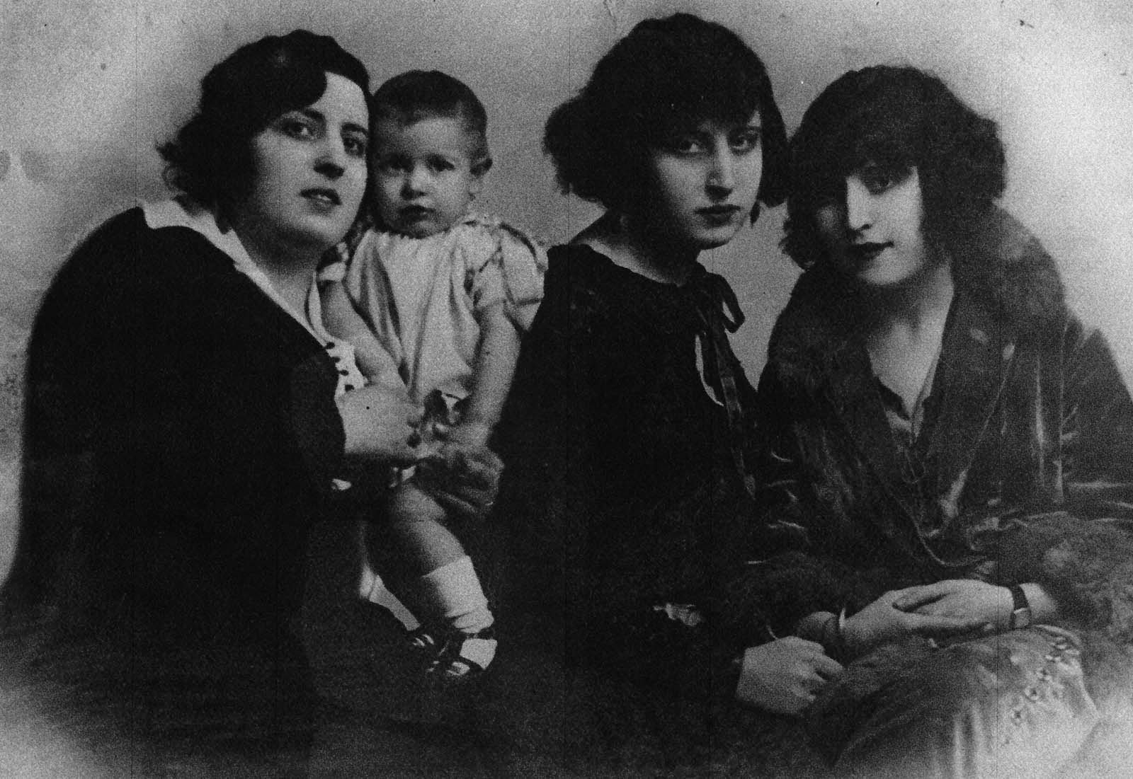 Les tres germanes Bernabeu i la filla gran d’Emília.