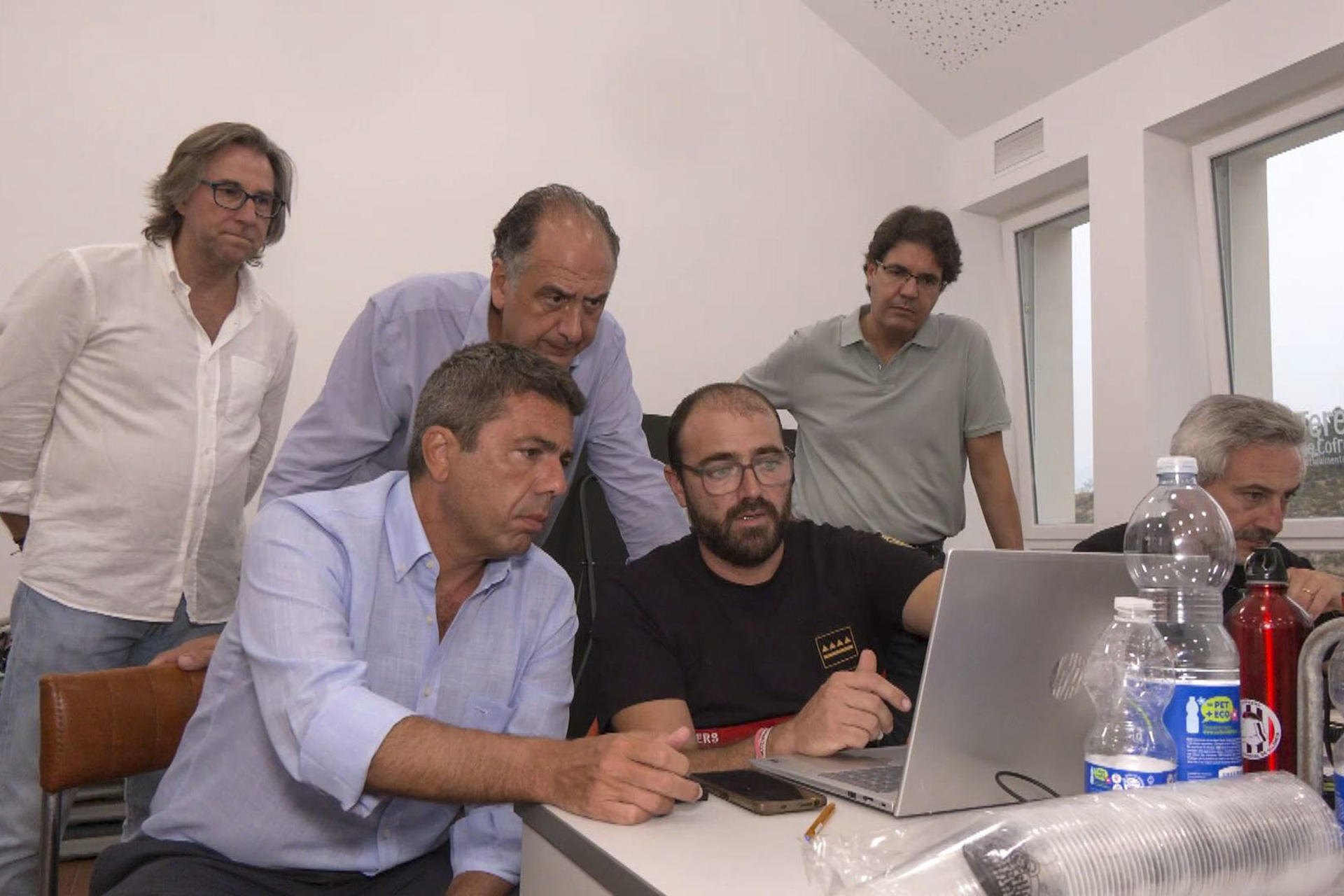 [VÍDEO] Els veïns de Teresa de Cofrents escridassen Mazón en ple incendi: 