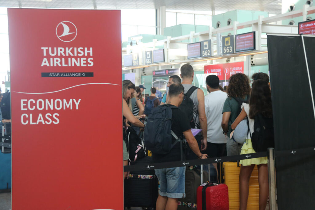 Desconvocada la vaga del personal de Menzies als aeroports per Setmana Santa