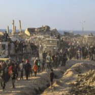 Enmig del clamor internacional per la fam a Gaza, Israel es prepara per ocupar-la militarment de cap a cap