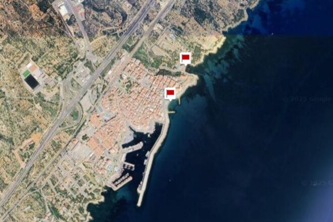 Tanquen les platges de l’Ametlla de Mar per l’aparició d’una taca blanca i viscosa