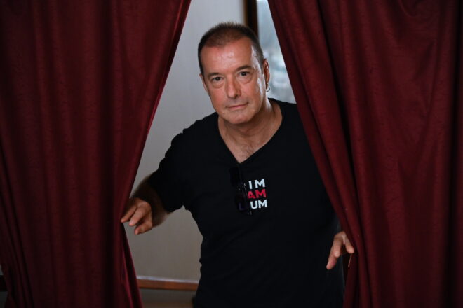Cris Juanico: “A l’estiu, els menorquins ens amagam davall les pedres, no hi som, desapareixem”