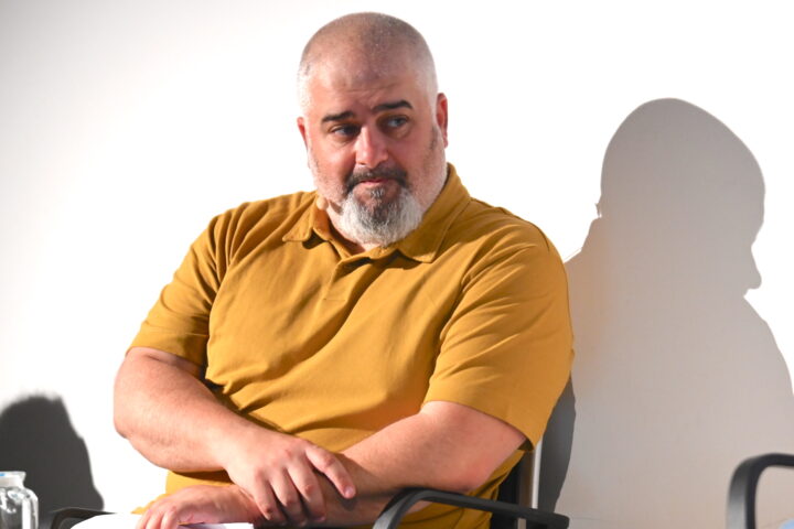 Ferran Dalmau, en una imatge d'aquesta primavera en una taula redona sobre la gota freda a l'Octubre CCC de València (fotografia: Prats i Camps)