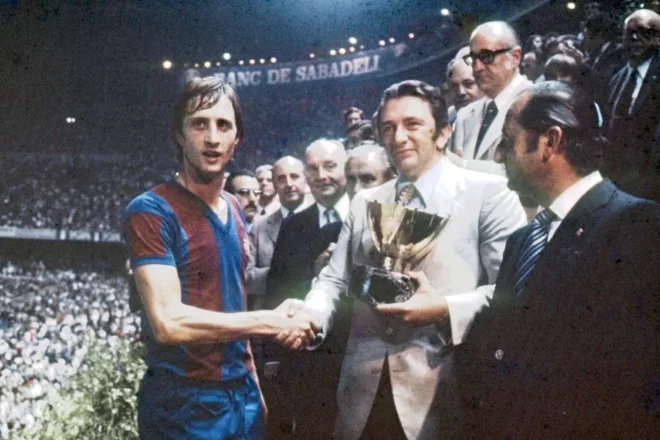 50 anys de la primera vegada que el català va ressonar al Camp Nou: “Benvinguts a l’estadi”