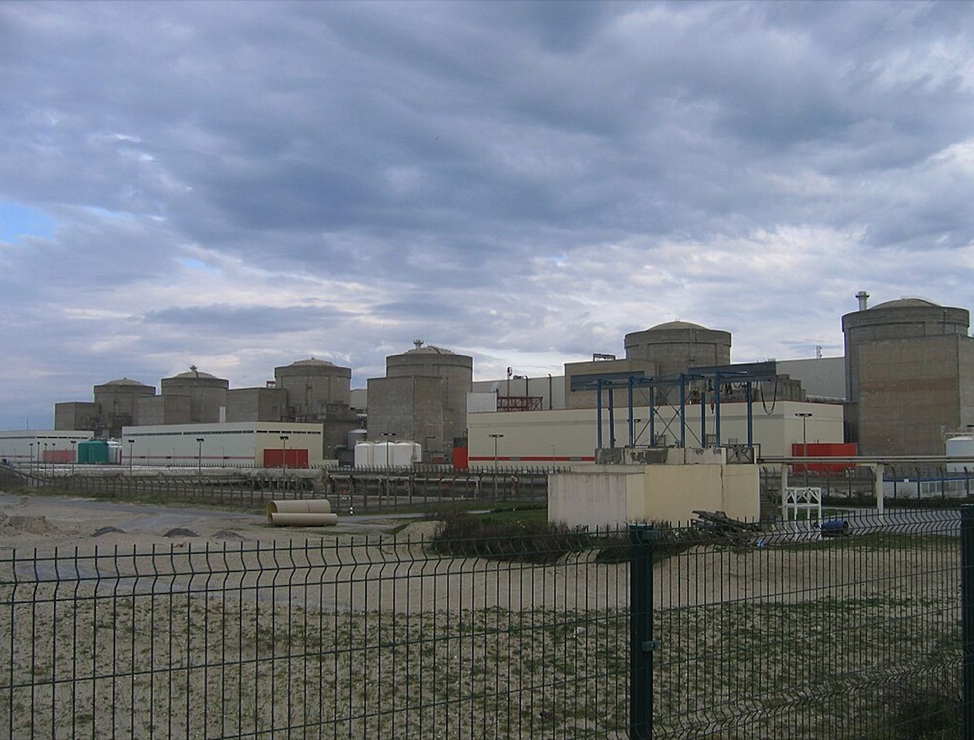 La central nuclear de Gravelines (fotografia: Douchet Quentin, Viquipèdia).