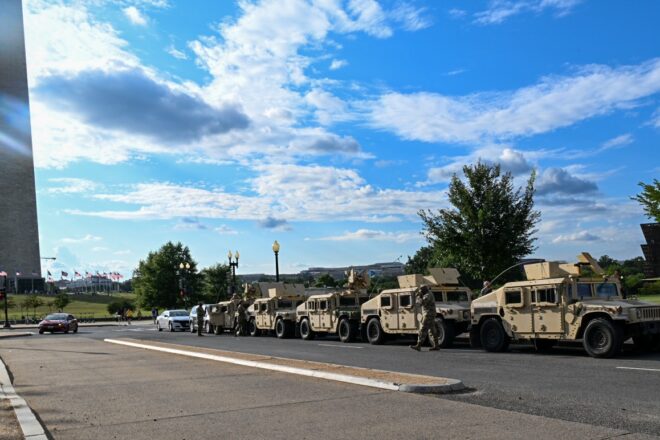 Trump militaritza els carrers de Washington amb l’excusa dels sense-sostre