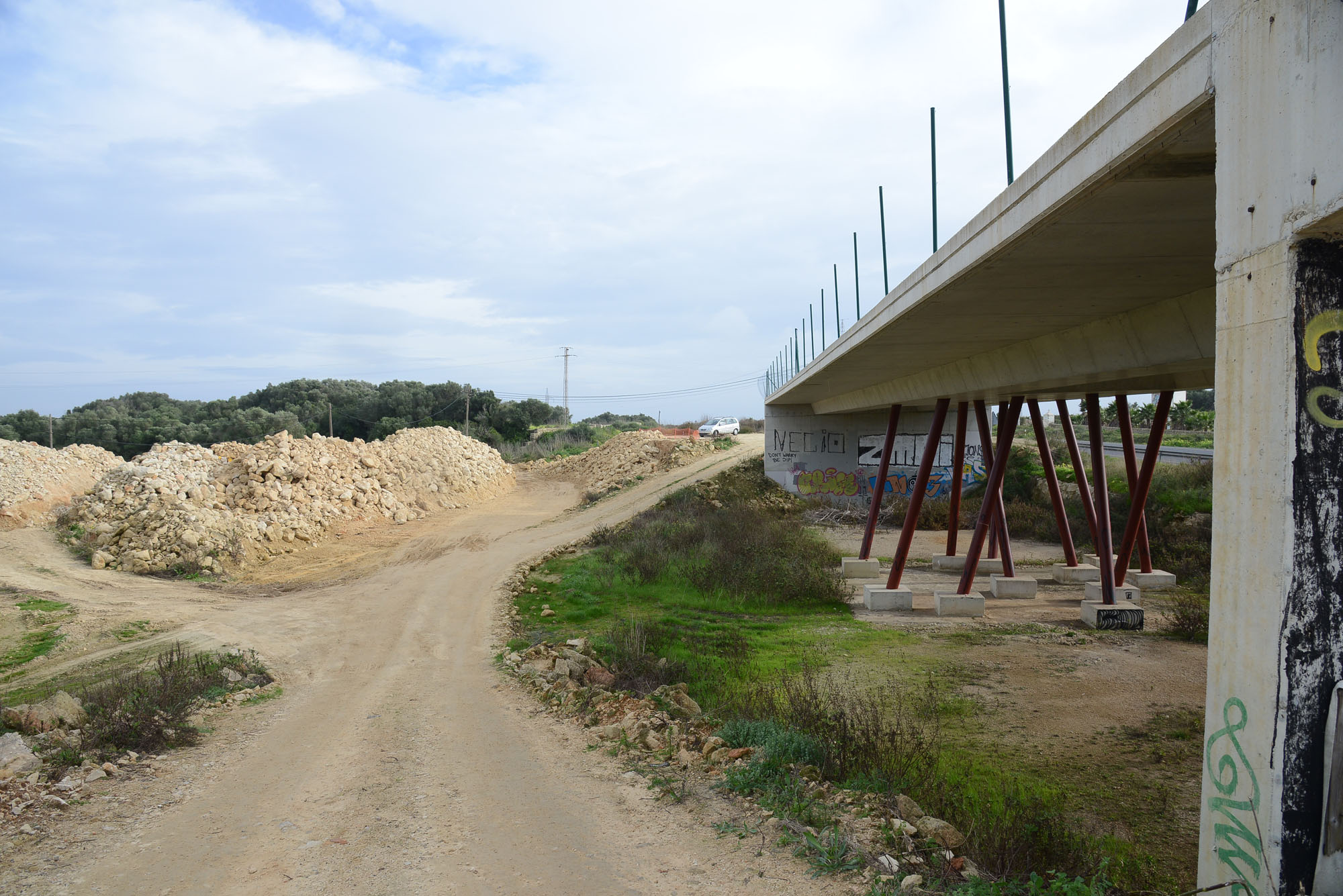 Les obres inacabades del pont de Rafal Rubí (fotografia: Prats i Camps).