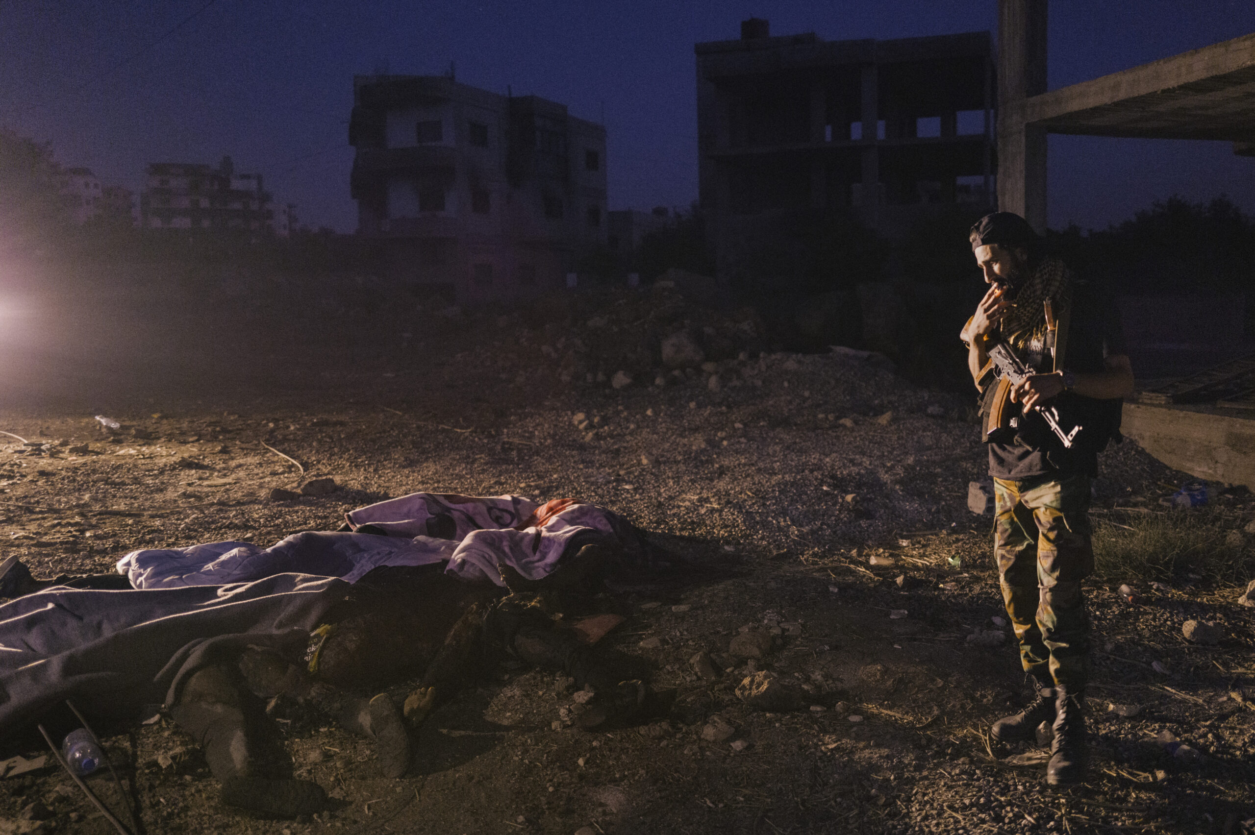 Menys d'un any després de la caiguda d'al-Assad, la nova Síria trontolla sota el pes de la violència sectària